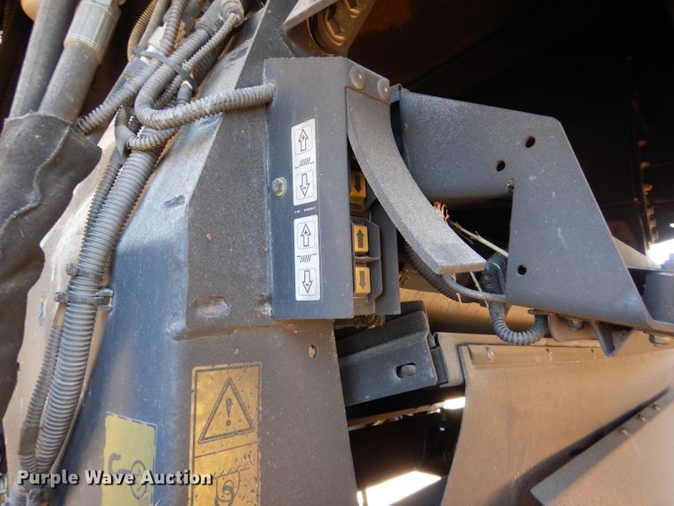 image for item LJ9854 2015 New Holland CR7.90  combine