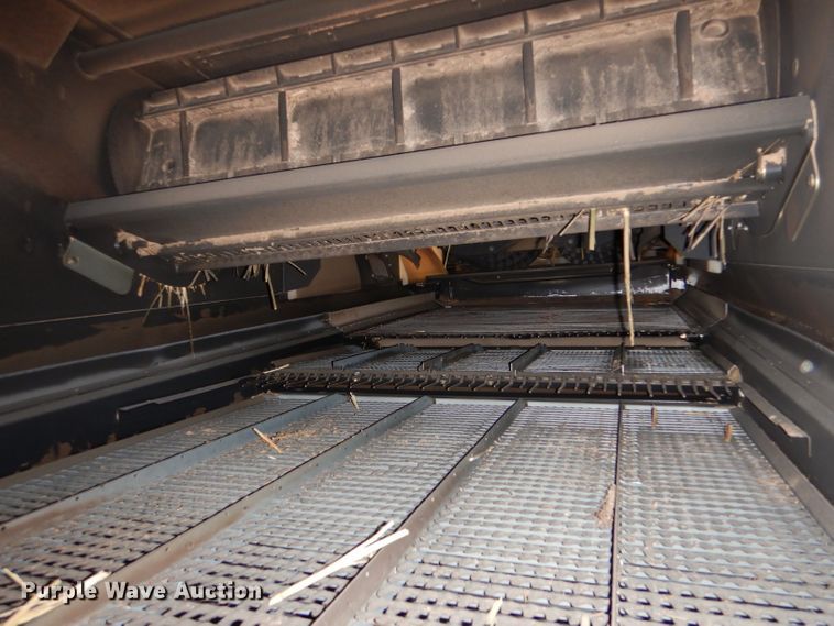 image for item LJ9854 2015 New Holland CR7.90  combine