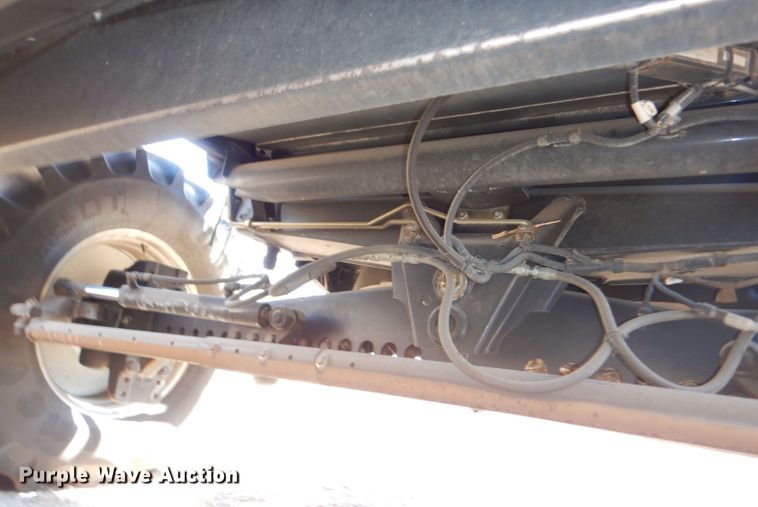 image for item LJ9854 2015 New Holland CR7.90  combine