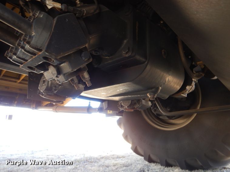 image for item LJ9854 2015 New Holland CR7.90  combine