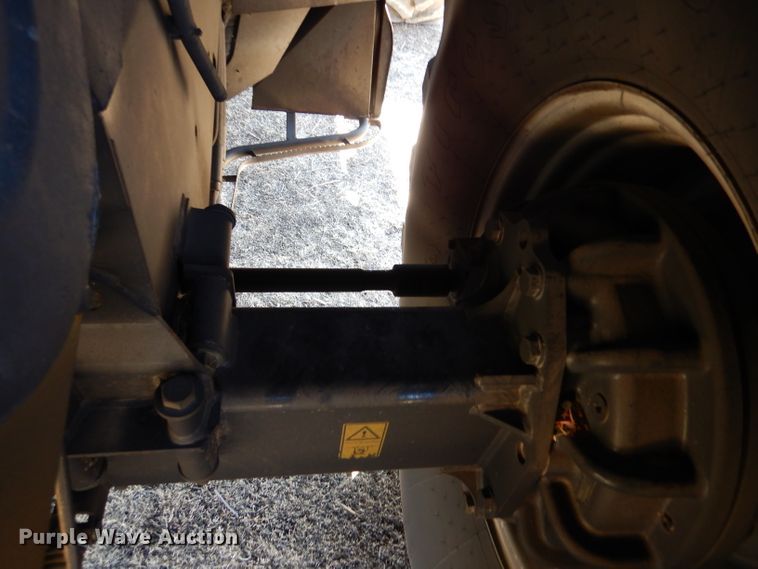 image for item LJ9854 2015 New Holland CR7.90  combine