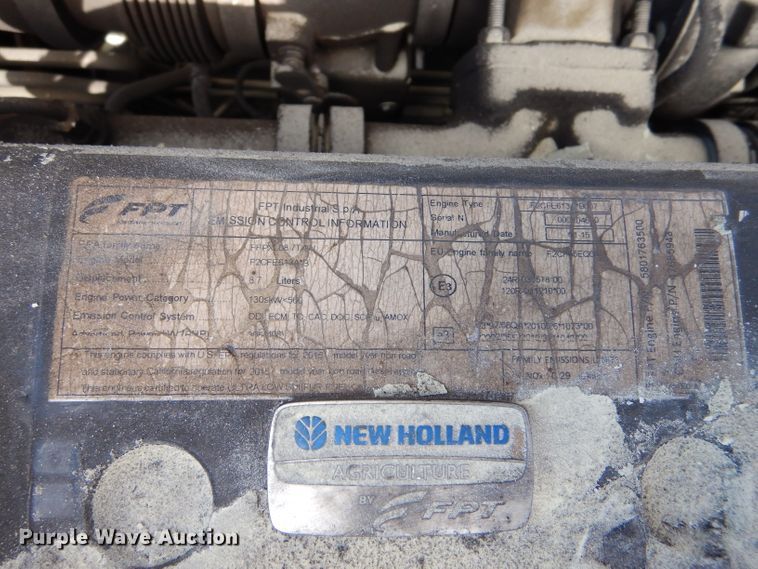 image for item LJ9854 2015 New Holland CR7.90  combine