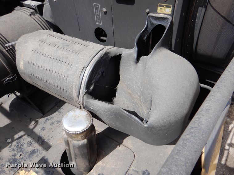 image for item LJ9854 2015 New Holland CR7.90  combine