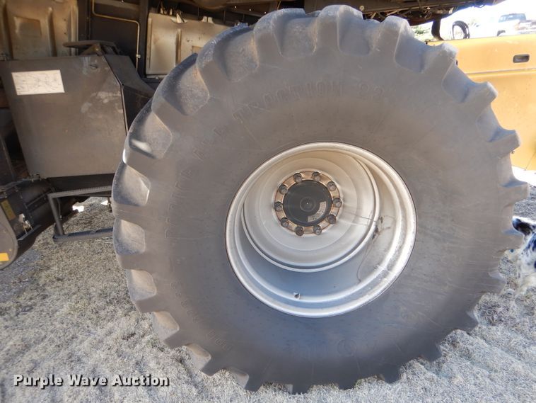 image for item LJ9854 2015 New Holland CR7.90  combine