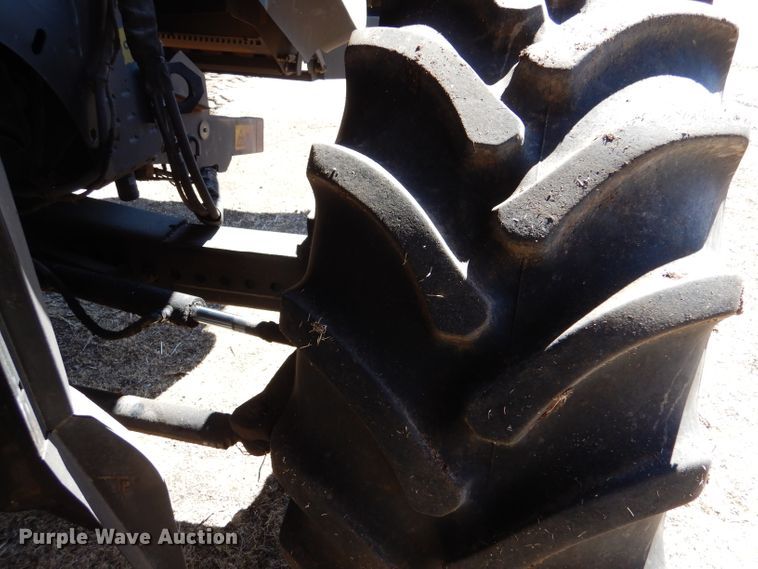 image for item LJ9854 2015 New Holland CR7.90  combine