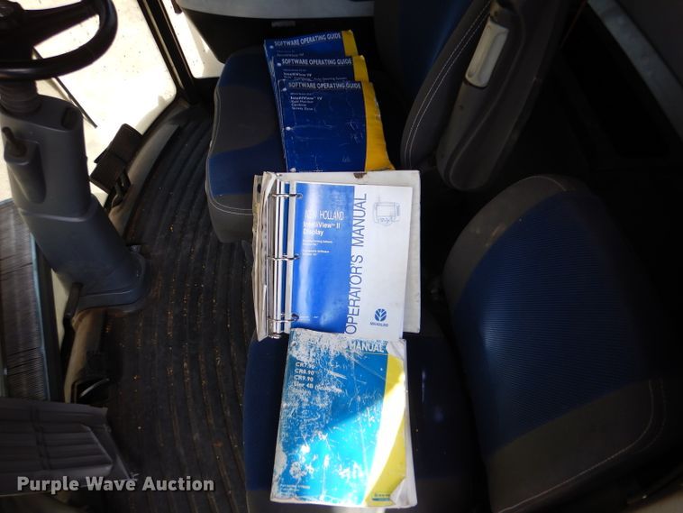 image for item LJ9854 2015 New Holland CR7.90  combine