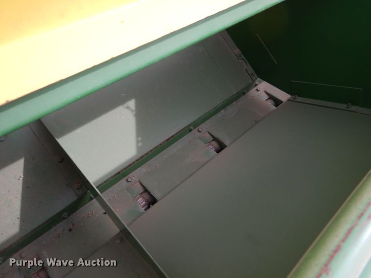 image for item LJ9861 John Deere 9400  hoe grain drill