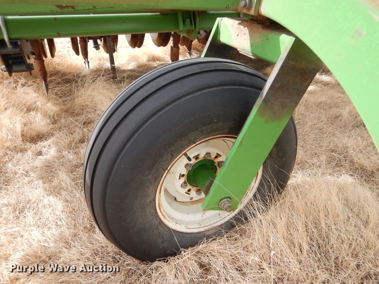 image for item LJ9861 John Deere 9400  hoe grain drill