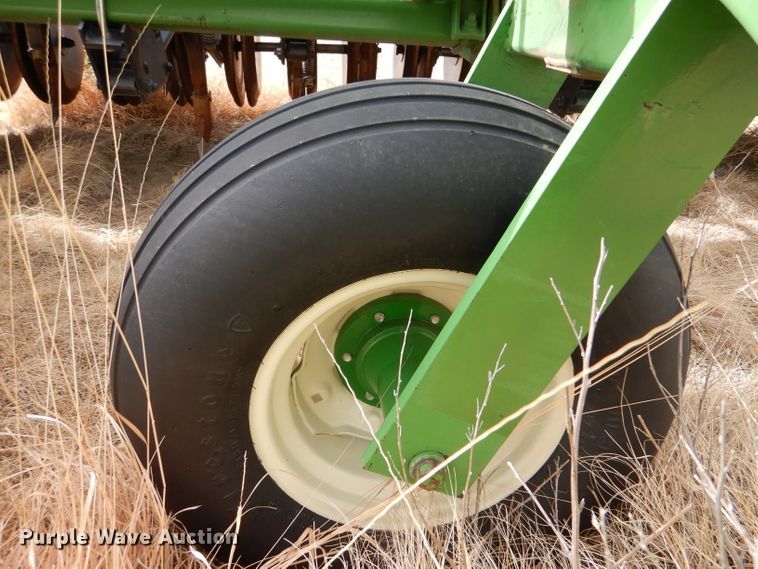 image for item LJ9861 John Deere 9400  hoe grain drill