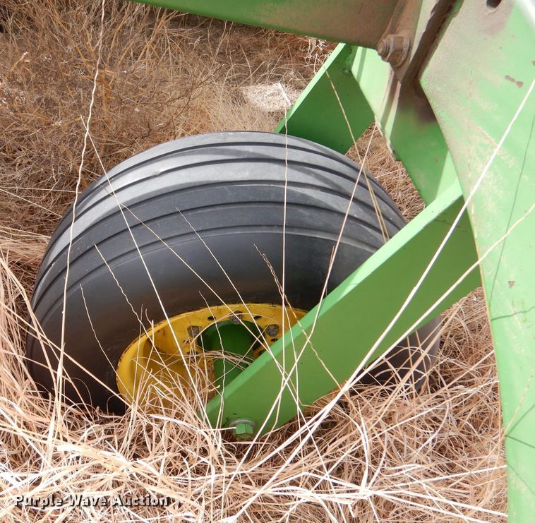 image for item LJ9861 John Deere 9400  hoe grain drill