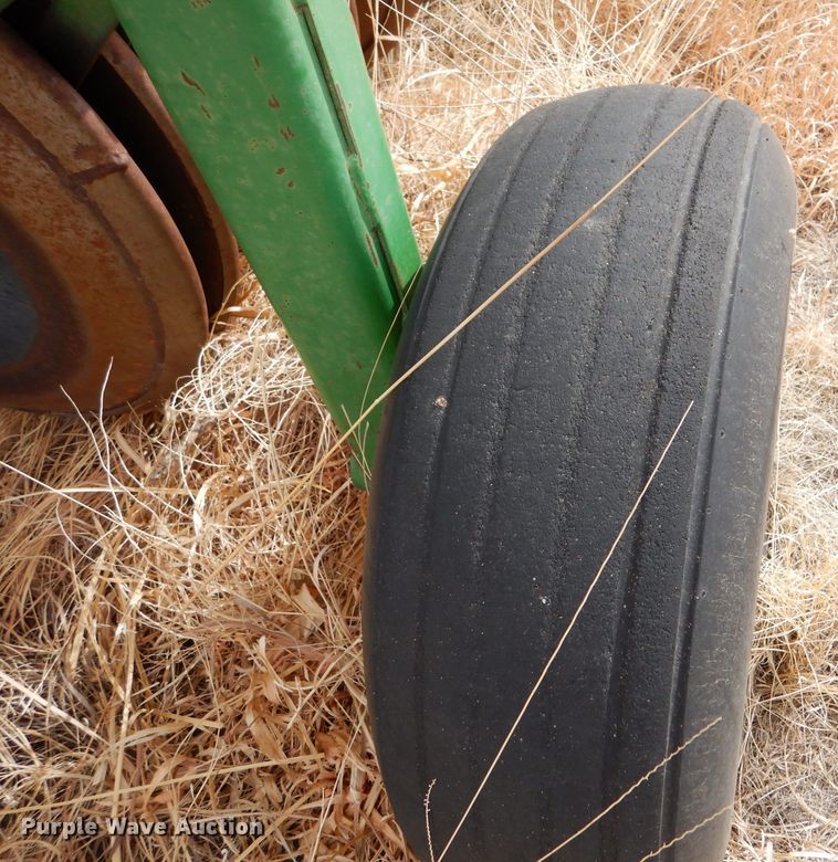 image for item LJ9861 John Deere 9400  hoe grain drill