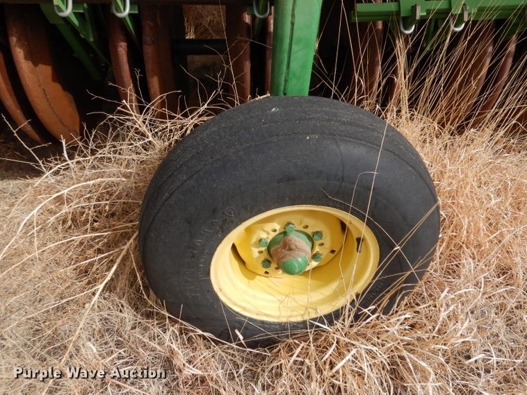 image for item LJ9861 John Deere 9400  hoe grain drill