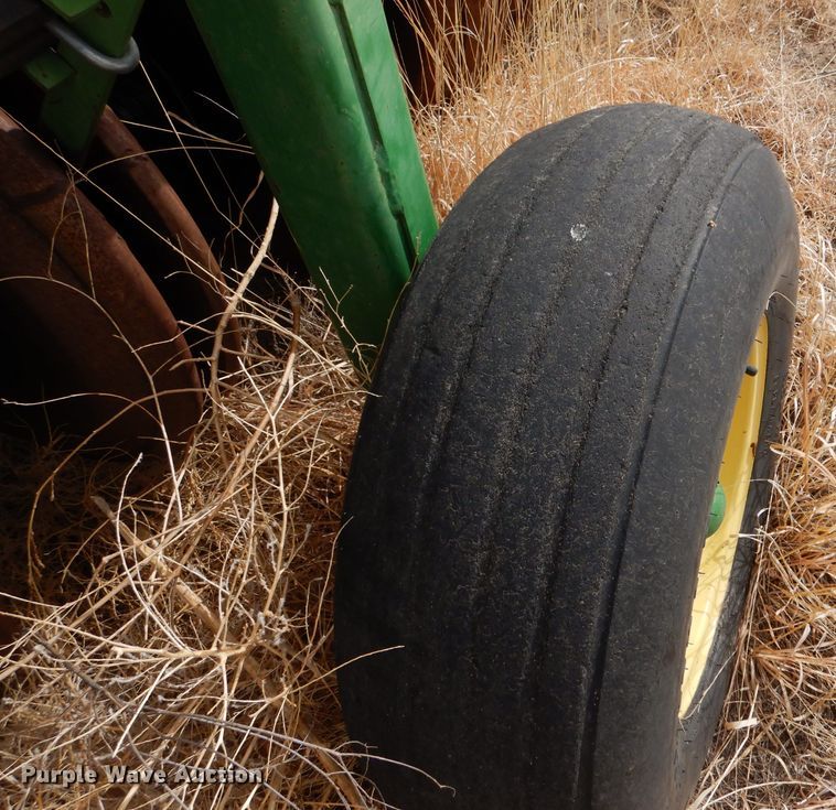 image for item LJ9861 John Deere 9400  hoe grain drill