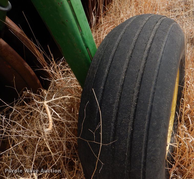 image for item LJ9861 John Deere 9400  hoe grain drill