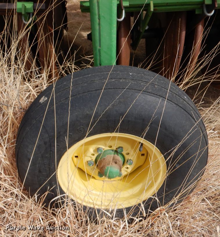 image for item LJ9861 John Deere 9400  hoe grain drill