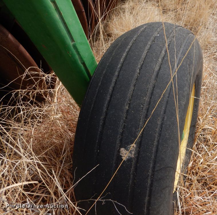 image for item LJ9861 John Deere 9400  hoe grain drill