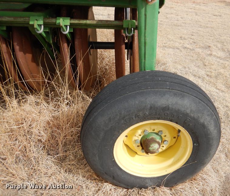 image for item LJ9861 John Deere 9400  hoe grain drill