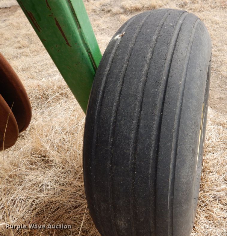 image for item LJ9861 John Deere 9400  hoe grain drill