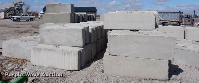 image for item MU9535 (50) concrete blocks
