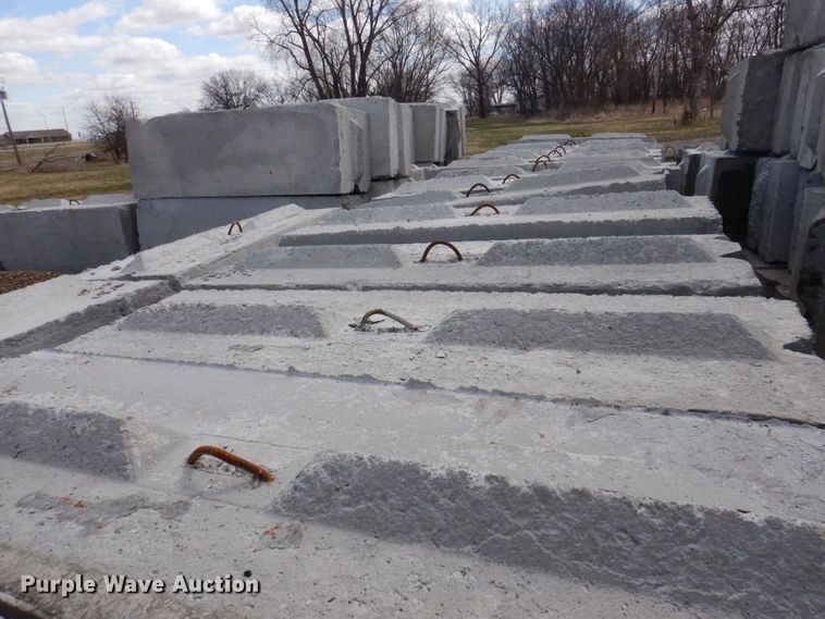 image for item MU9535 (50) concrete blocks