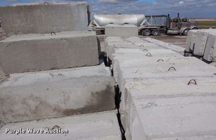 image for item MU9535 (50) concrete blocks