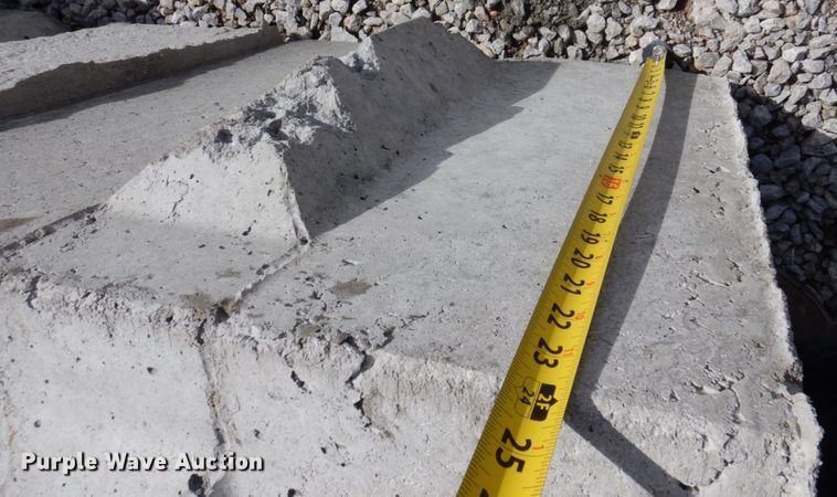 image for item MU9535 (50) concrete blocks