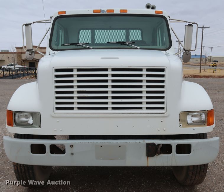 image for item DK3592 1996 International 4900  flatbed truck