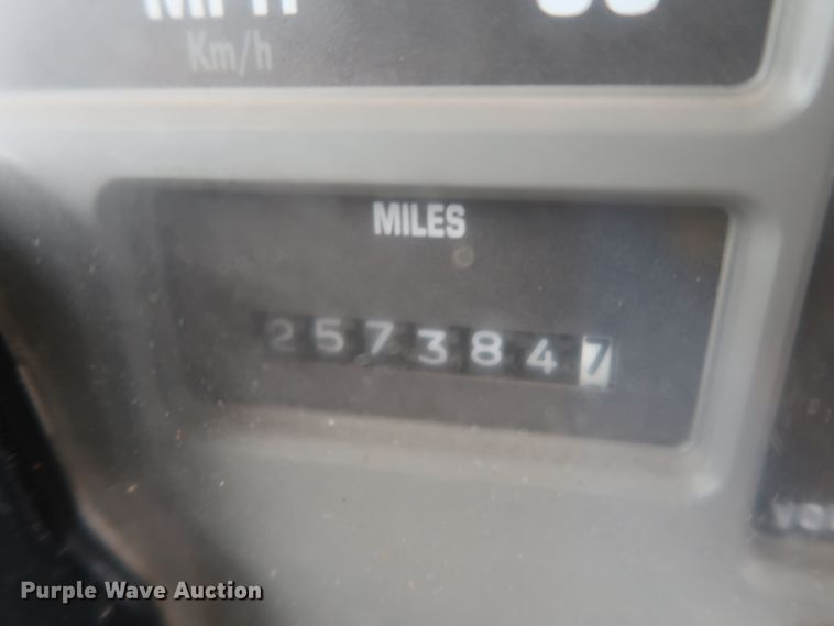 image for item DK3592 1996 International 4900  flatbed truck