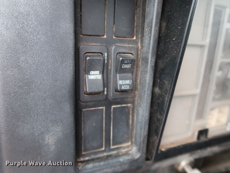 image for item DK3592 1996 International 4900  flatbed truck