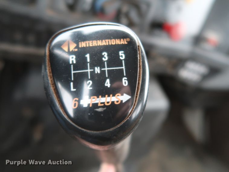 image for item DK3592 1996 International 4900  flatbed truck