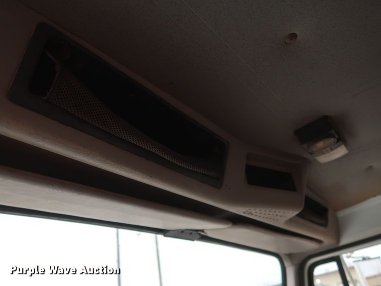 image for item DK3592 1996 International 4900  flatbed truck