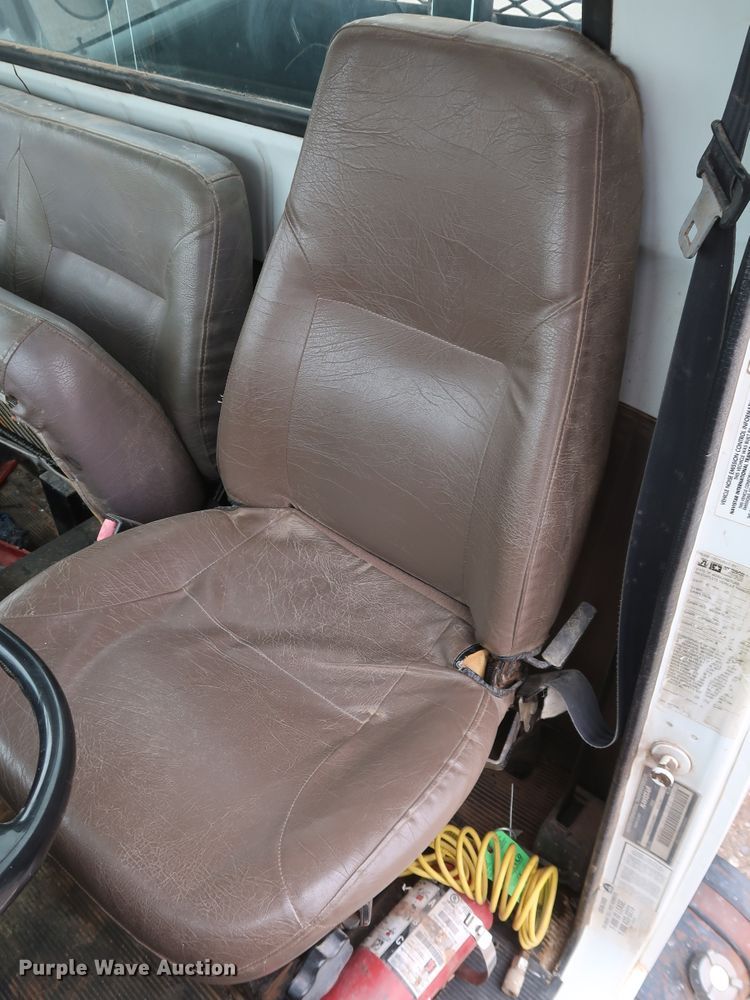 image for item DK3592 1996 International 4900  flatbed truck