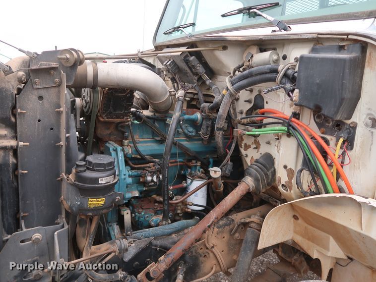 image for item DK3592 1996 International 4900  flatbed truck