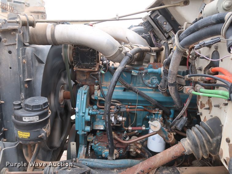 image for item DK3592 1996 International 4900  flatbed truck