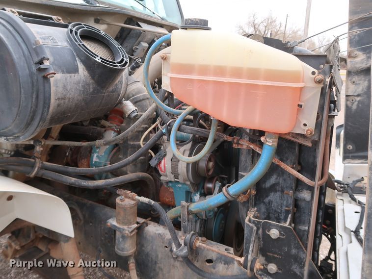 image for item DK3592 1996 International 4900  flatbed truck