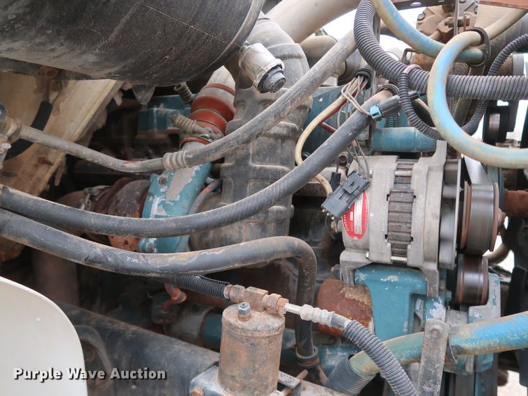 image for item DK3592 1996 International 4900  flatbed truck