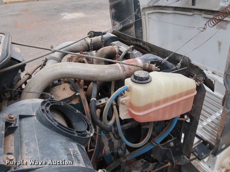 image for item DK3592 1996 International 4900  flatbed truck