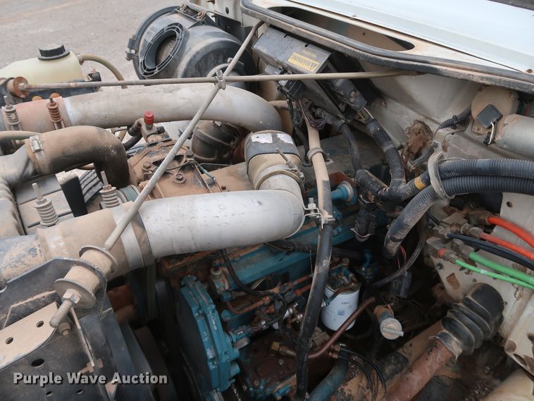 image for item DK3592 1996 International 4900  flatbed truck