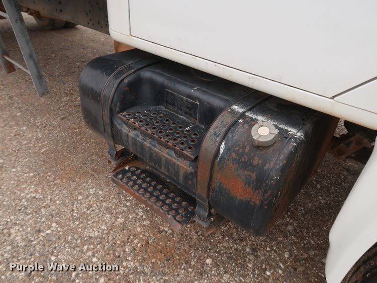 image for item DK3592 1996 International 4900  flatbed truck