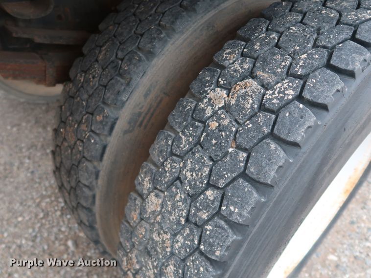 image for item DK3592 1996 International 4900  flatbed truck