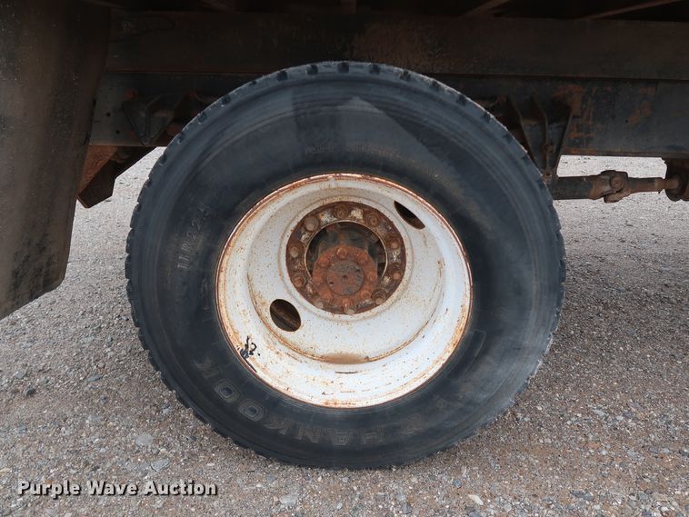 image for item DK3592 1996 International 4900  flatbed truck