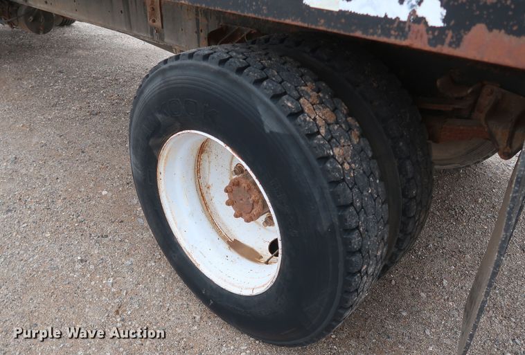 image for item DK3592 1996 International 4900  flatbed truck