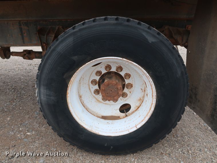 image for item DK3592 1996 International 4900  flatbed truck