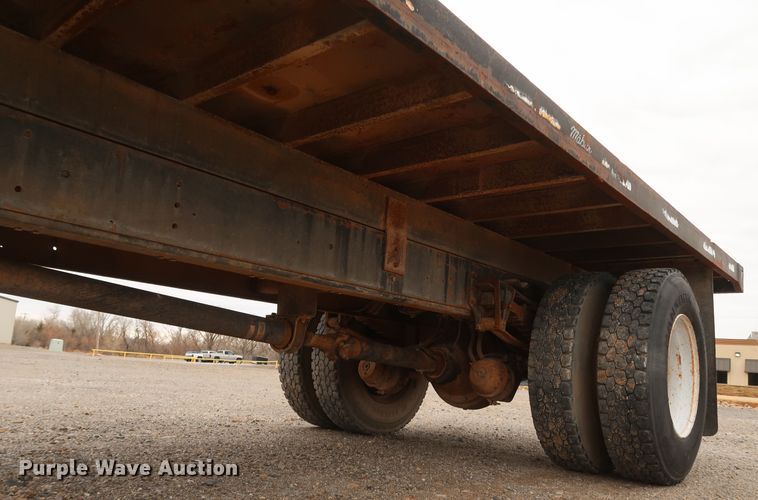 image for item DK3592 1996 International 4900  flatbed truck
