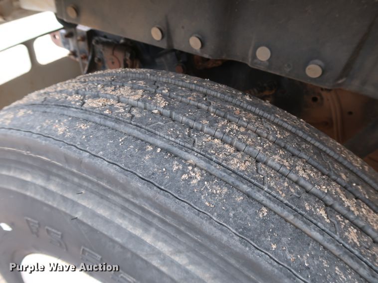 image for item DK3592 1996 International 4900  flatbed truck