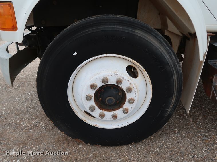 image for item DK3592 1996 International 4900  flatbed truck