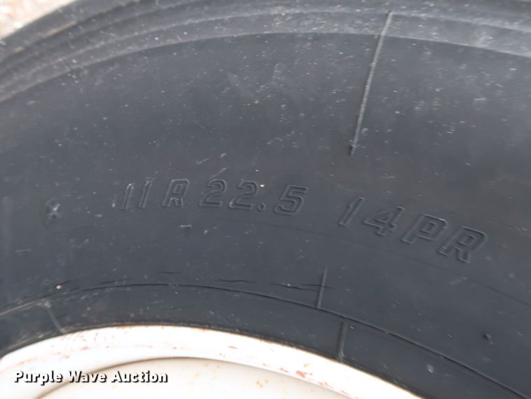 image for item DK3592 1996 International 4900  flatbed truck