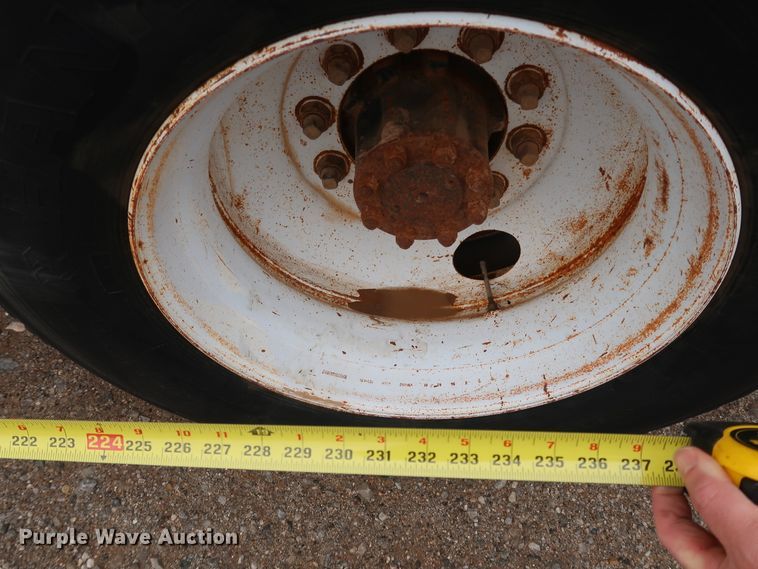 image for item DK3592 1996 International 4900  flatbed truck