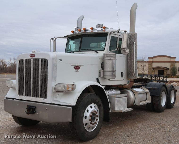 image for item DK3593 2011 Peterbilt 388  semi truck