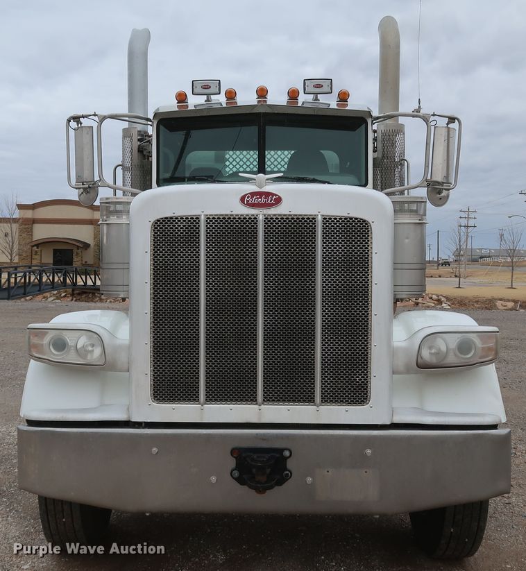 image for item DK3593 2011 Peterbilt 388  semi truck